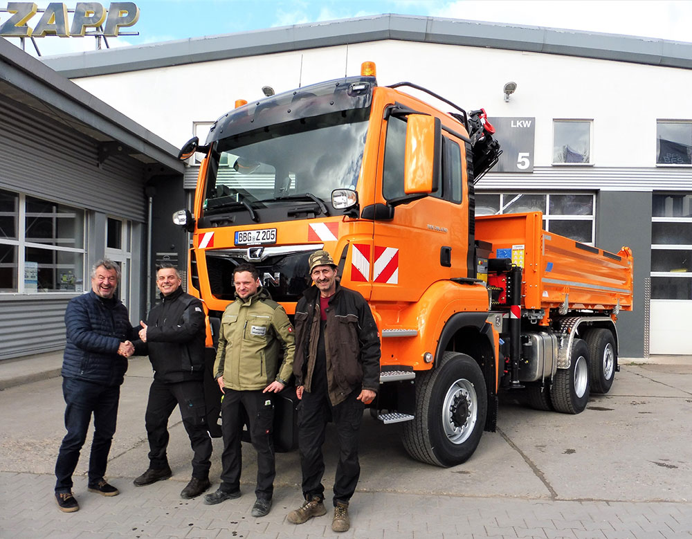 Neuer MAN-Truck bei der Übergabe an Gress und Zapp in Bernburg